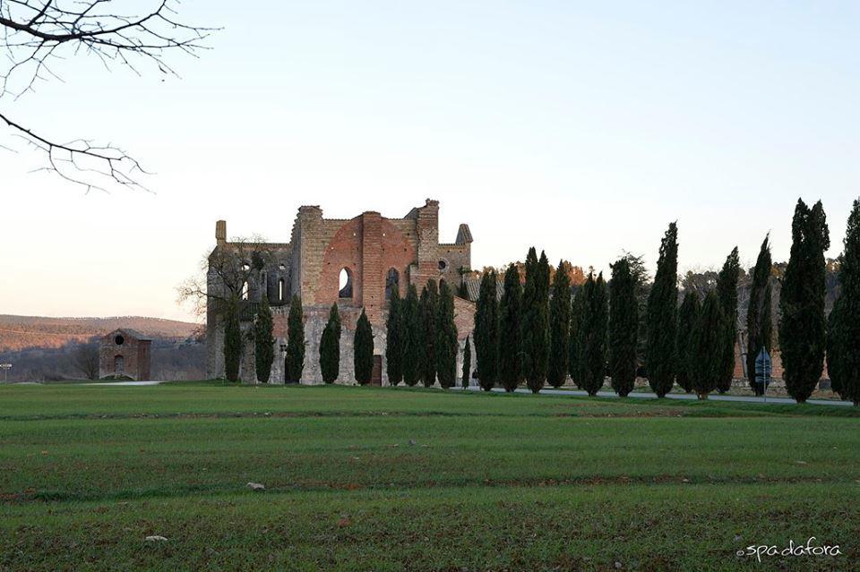 La Palazzina Hotel Chiusdino Bagian luar foto