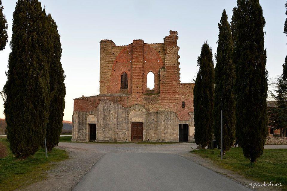 La Palazzina Hotel Chiusdino Bagian luar foto